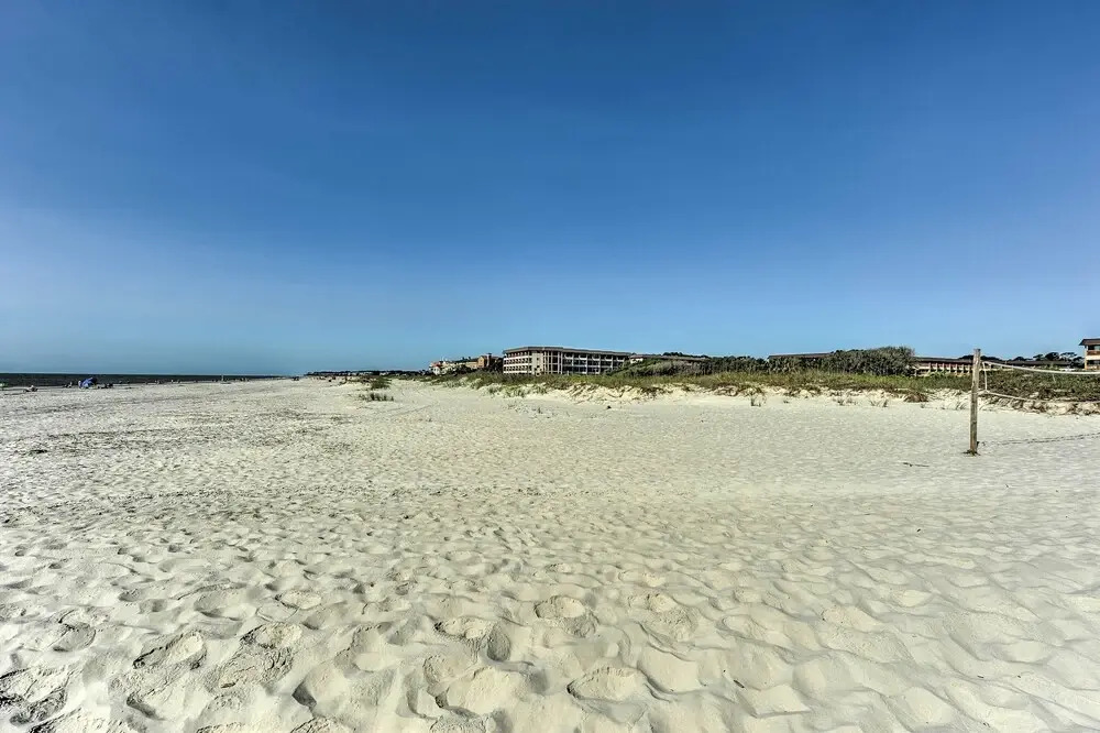 HHI Beach Cozy Condo Pool, Gym and Tennis