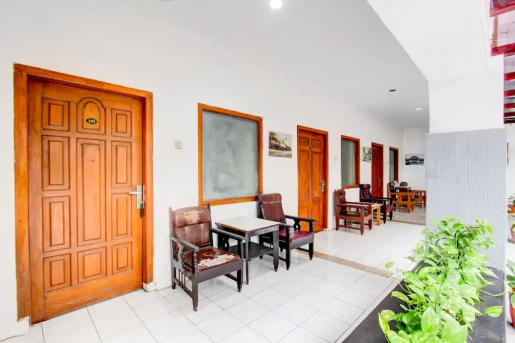 Collection O Jalan Slamet Riyadi Near Kampung Batik Kauman Formerly Hotel Grand Kota