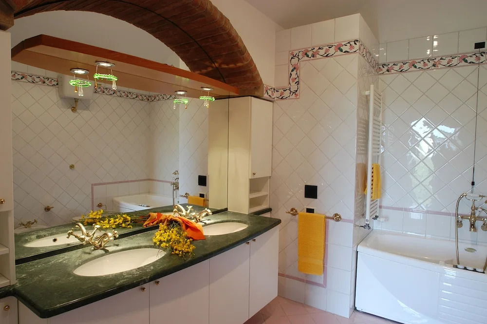 Podere Fignano, holiday home - apartments renovated 2024 - new swimming pool