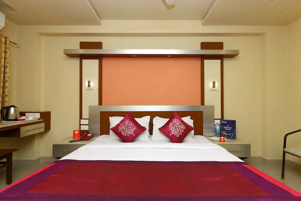 OYO 5319 Hotel Navaratna