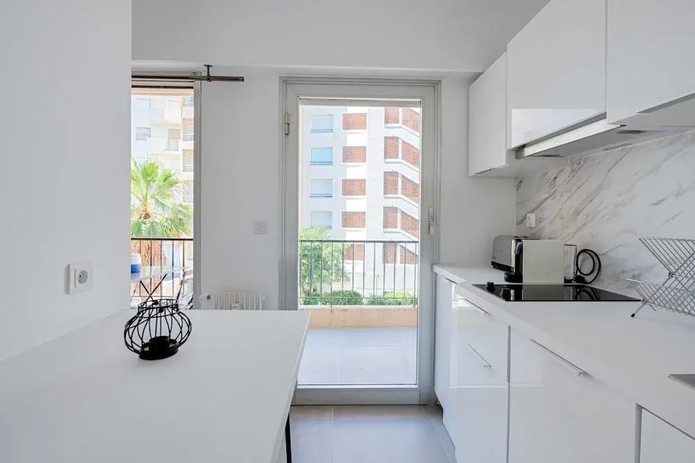 Beautiful Flat With Balcony - 200m From the Beach