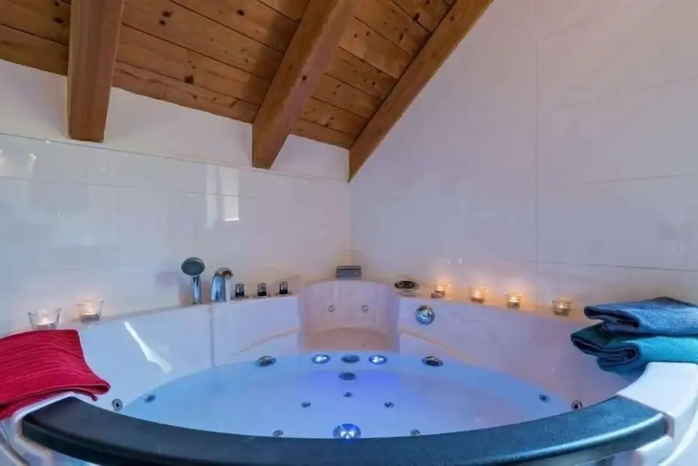 Fronwald: Sauna | Whirlpool | Kamin | eingezäunt