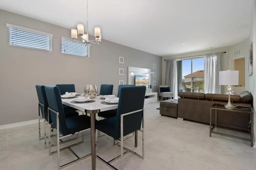 Three Bedrooms Storey Lake Orlando 201