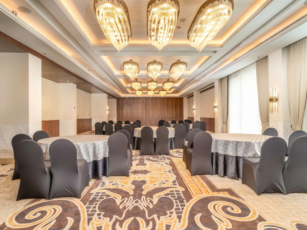 Radisson Collection Hotel & Spa, Riverfront Srinagar