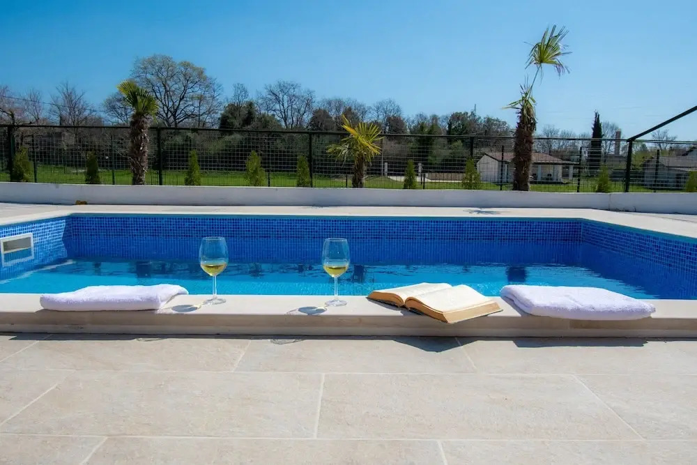 Villa for 6 persons with private pool, parking and garden in Rovinj
