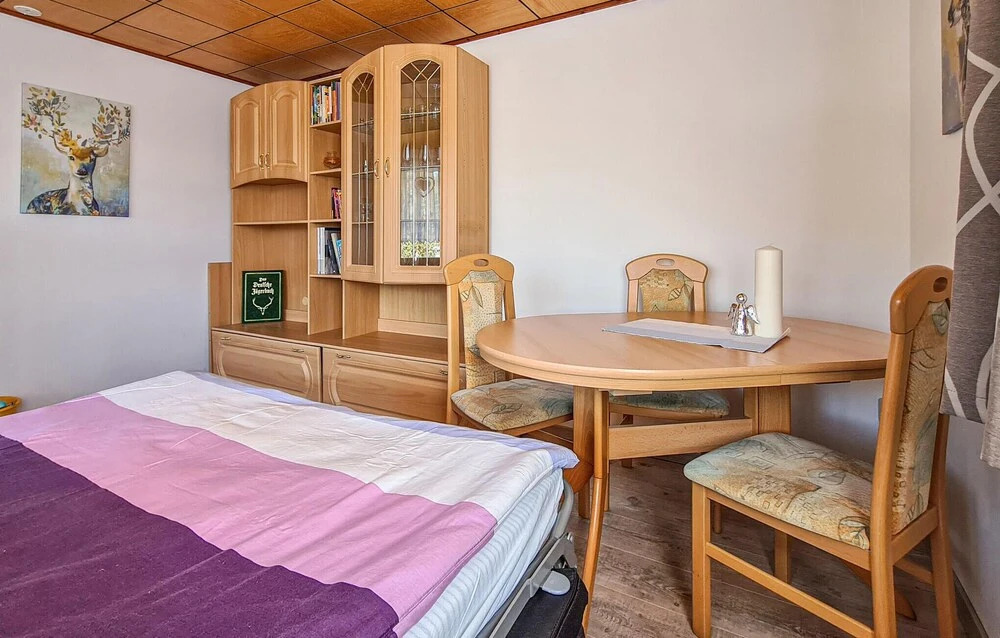 1 Bedroom Nice Home In Adorfot Leubetha