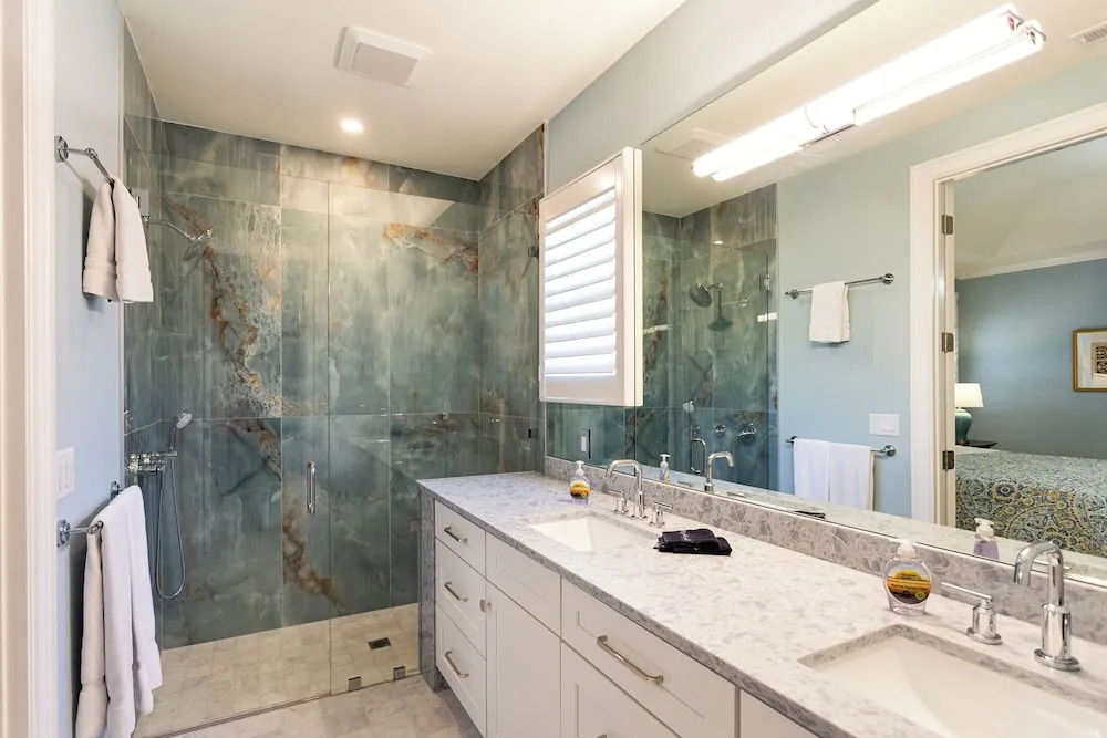 Tuscan Vacation Rental. Stylish 3-Bedroom Getaway Near Vanderbilt Beach Enjoy a Private Pool, Spacious Layout, and Modern Comforts Perfect for Families, Groups, and Pet-Friendly Stays