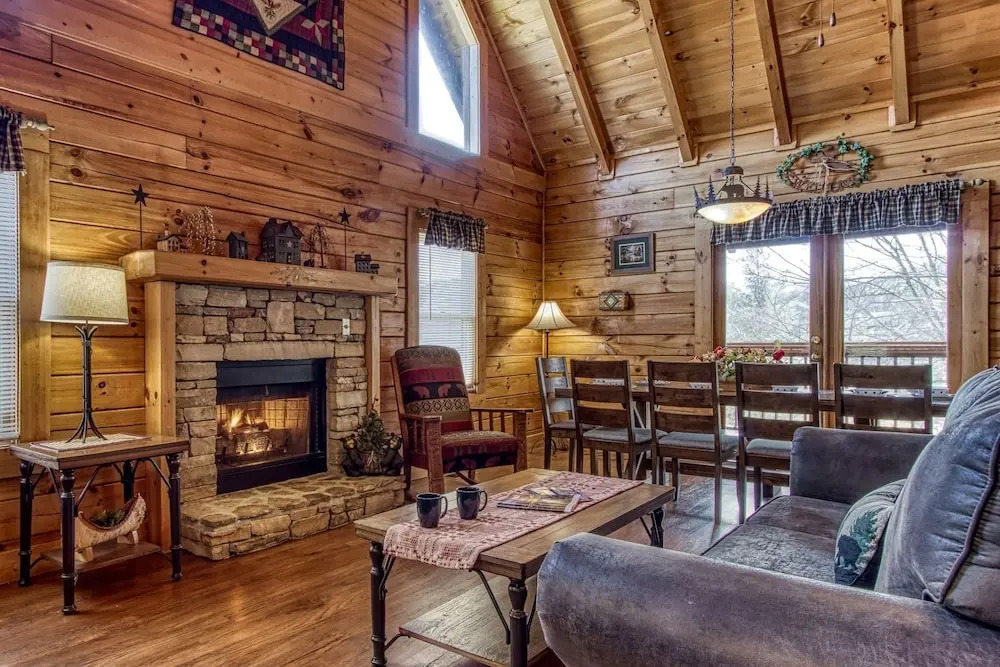 ER6 - On Eagles Wings - Great location, Close to all the action! cabin