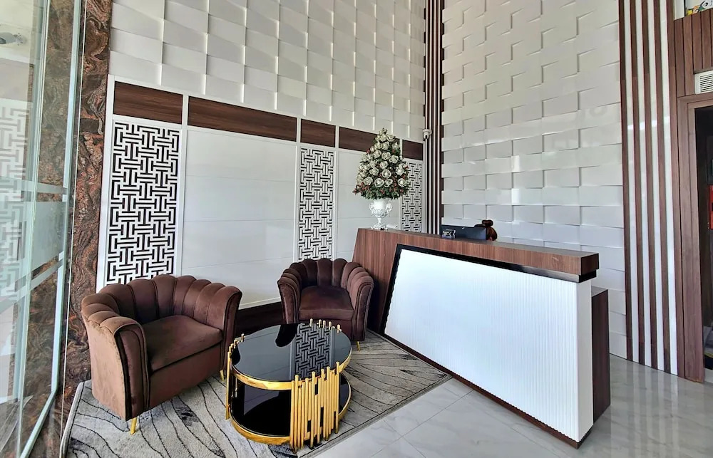 HANZ The Moon Hotel 3
