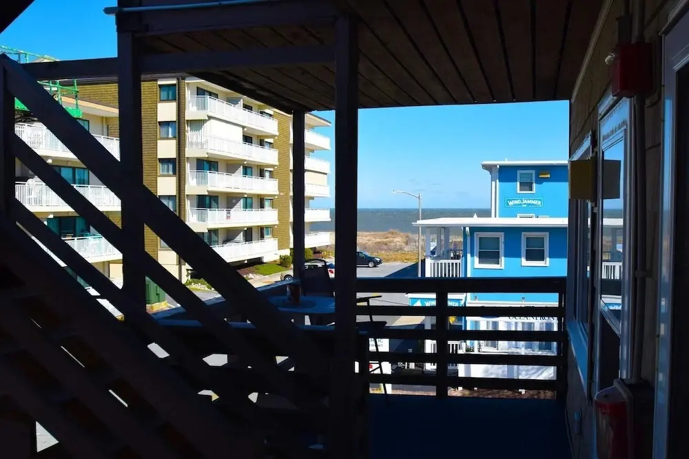 Old Wharf 15 1 Bedroom Condo by RedAwning
