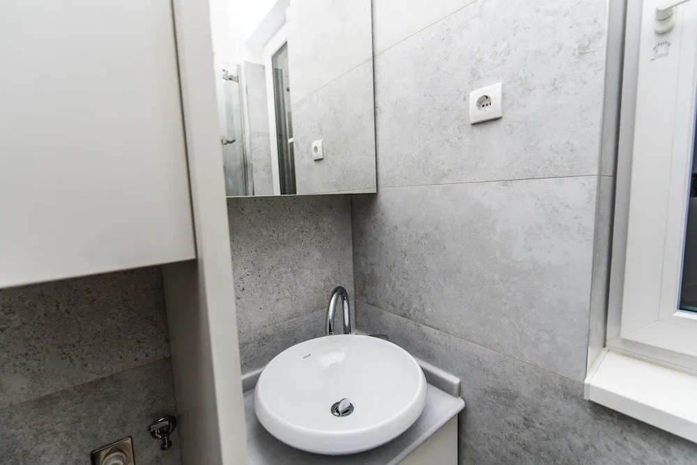 Bright and Modern Duplex in the City Center!