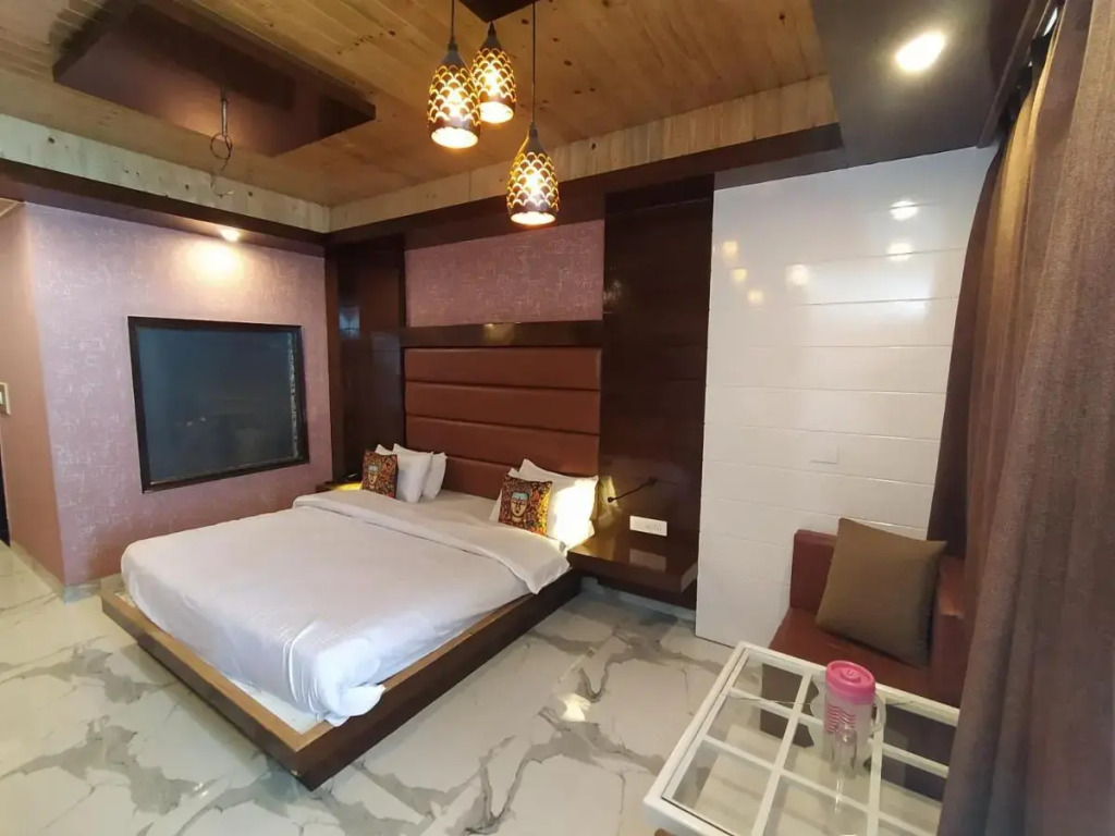 Hotel Atithi, Near Yes Bank, Mall Road, Mussoorie