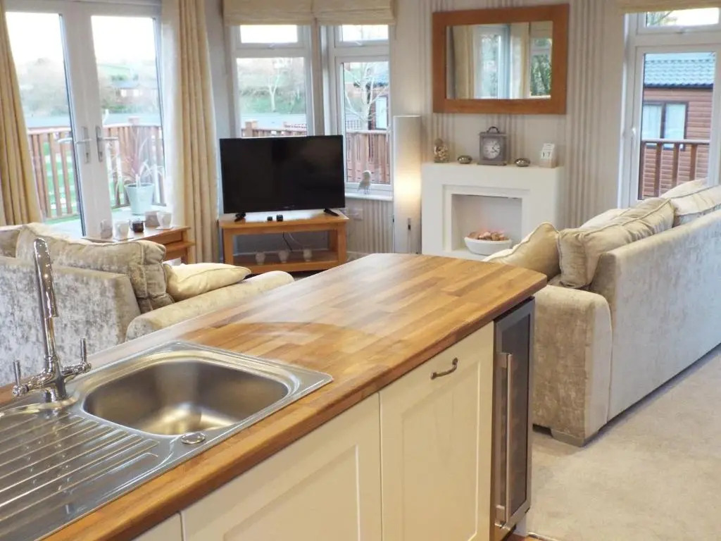 Devon Hills Holiday Park luxury timber lodge pet friendly with hot tub 2 to 6 guests