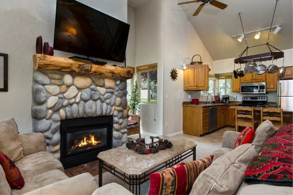 3BR Park City Condo Steps from the Lift by RedAwning