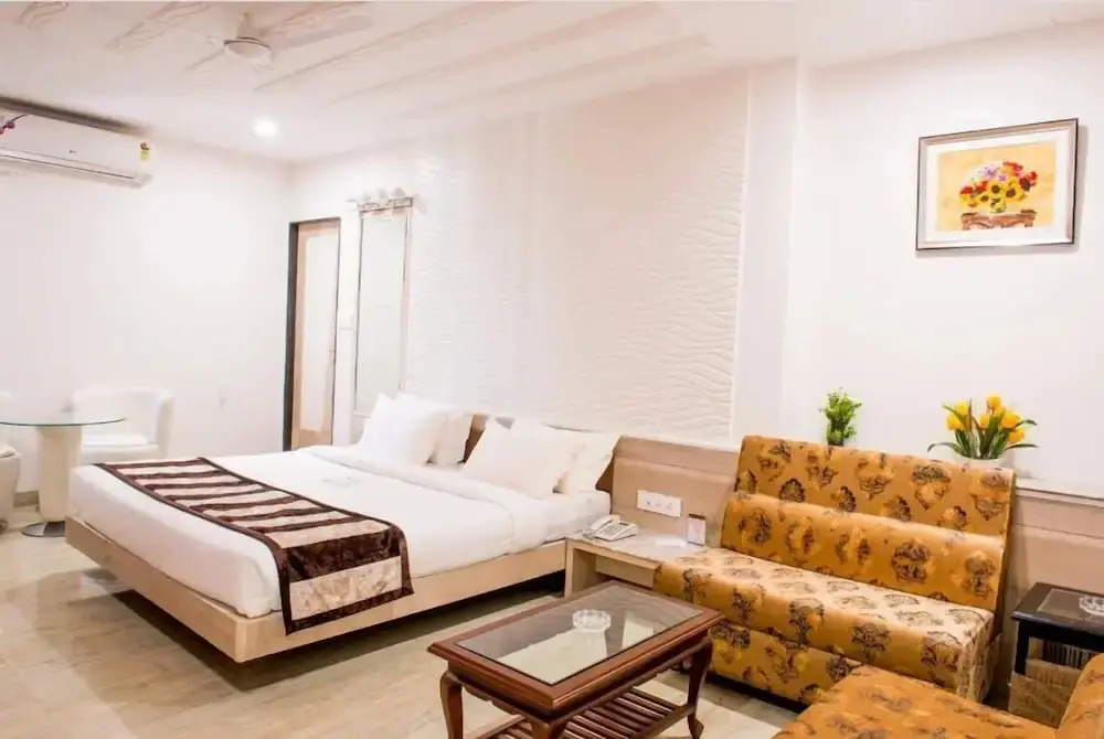 Super Hotel O Smriti Star