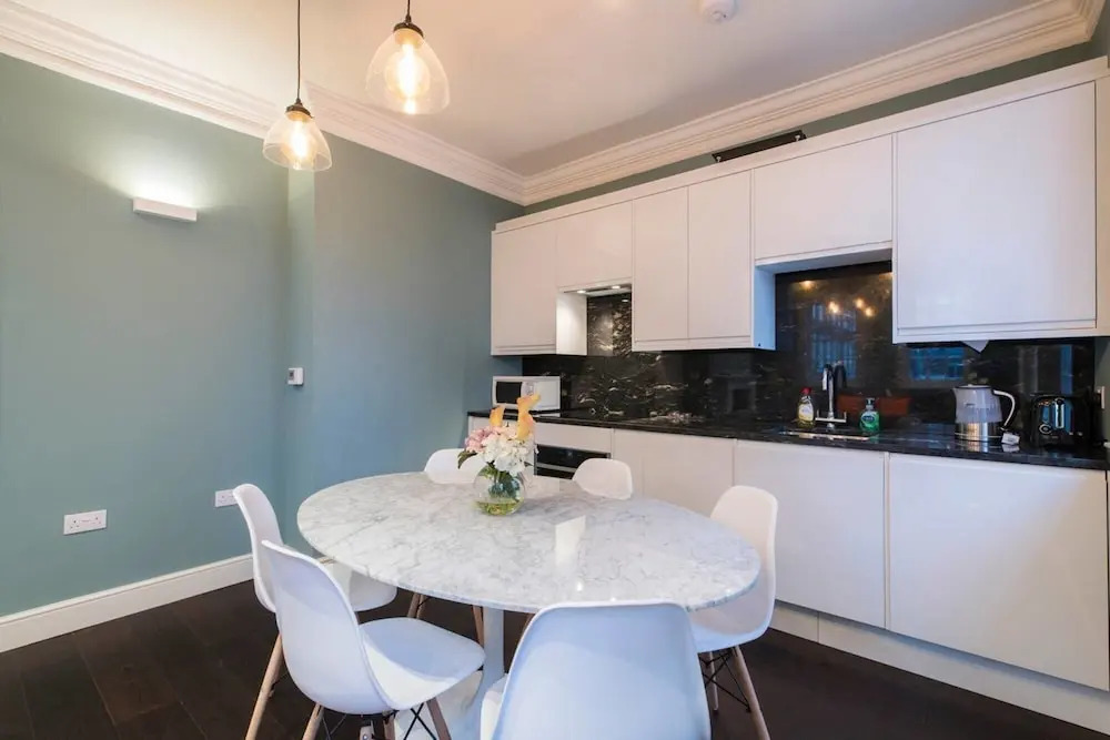 Elegant 2 bed Flat Close to Kensington Gardens!