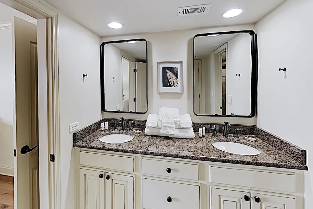 New Listing! Gulf-front Getaway W/ Pools & Hot Tub 2 Bedroom Condo