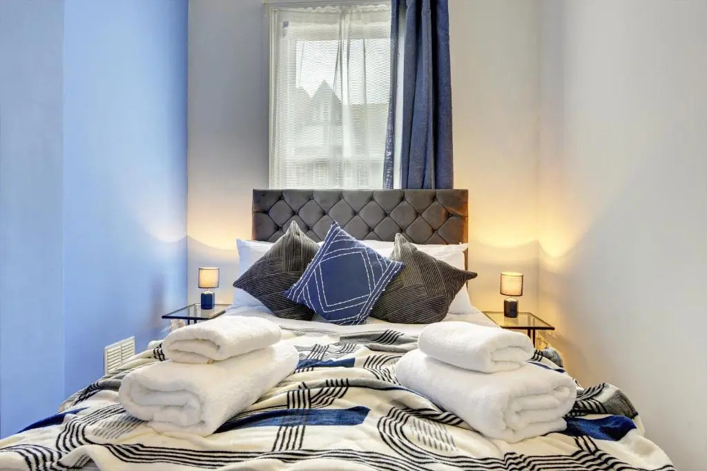 Beautiful Victorian 2 Bedroom Flat