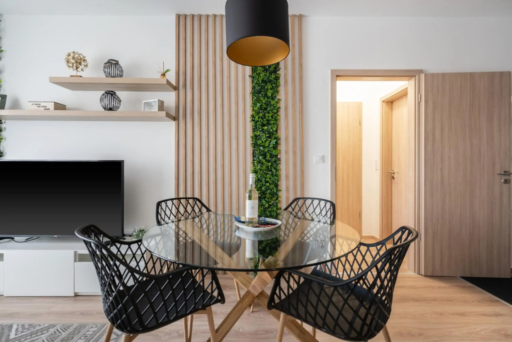 WestSide River Apartment