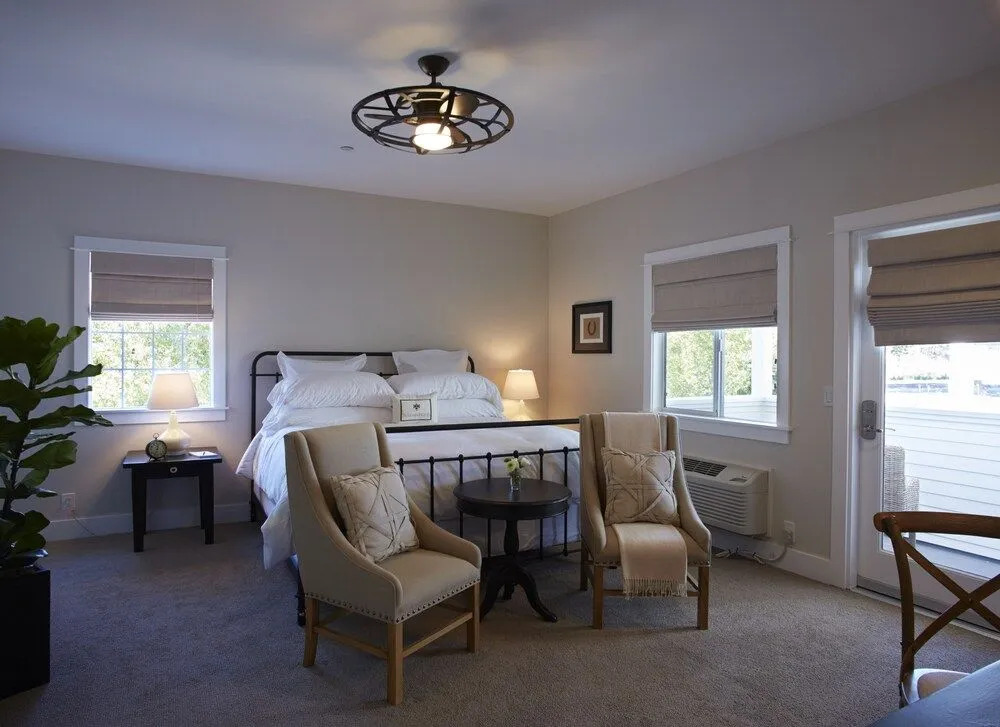 SummerWood Inn