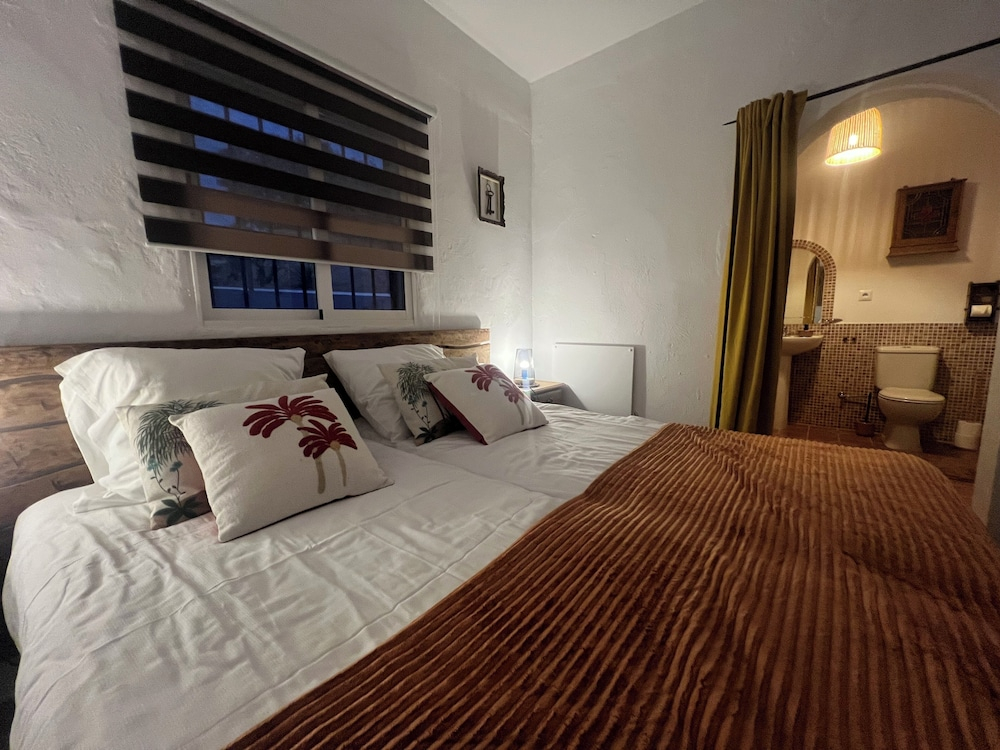 Casa Azafranes - Boutique B&B - Arenas