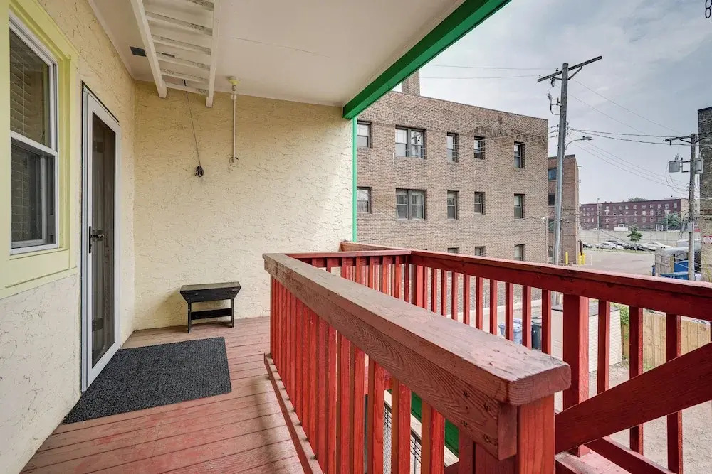 Bright Minneapolis Apartment - 1 Mi to Downtown!
