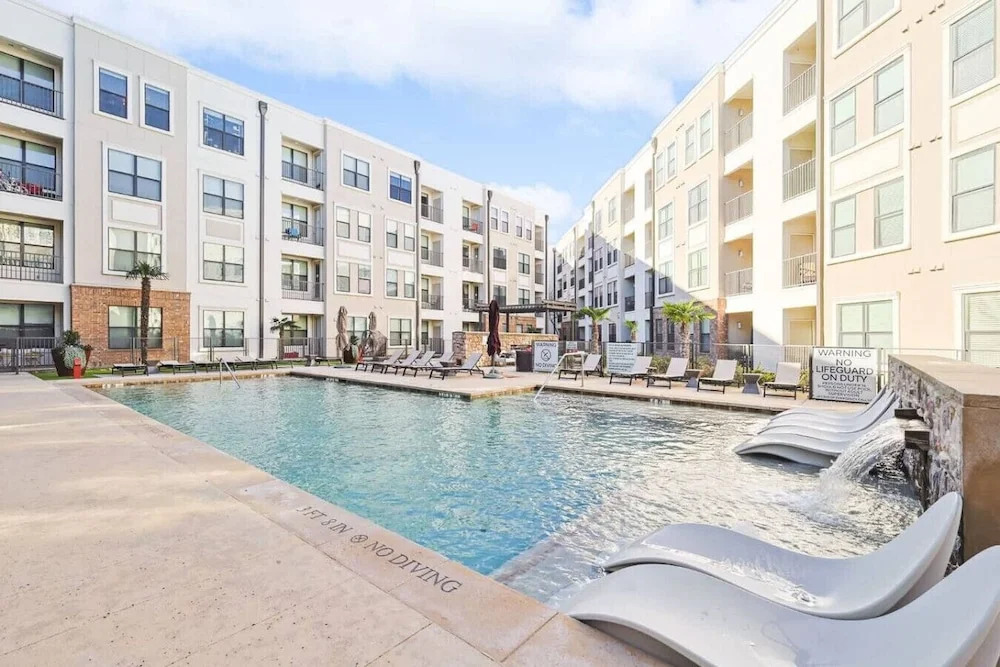 Luxe 1 Bedroom With Pool Near Toyota HQ & Legacy West
