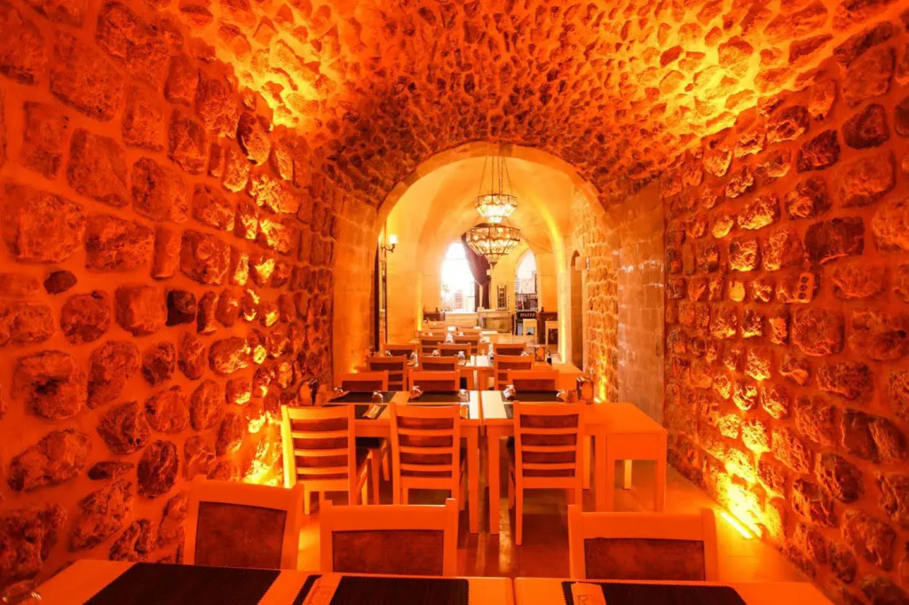 Tuğhan Hotel