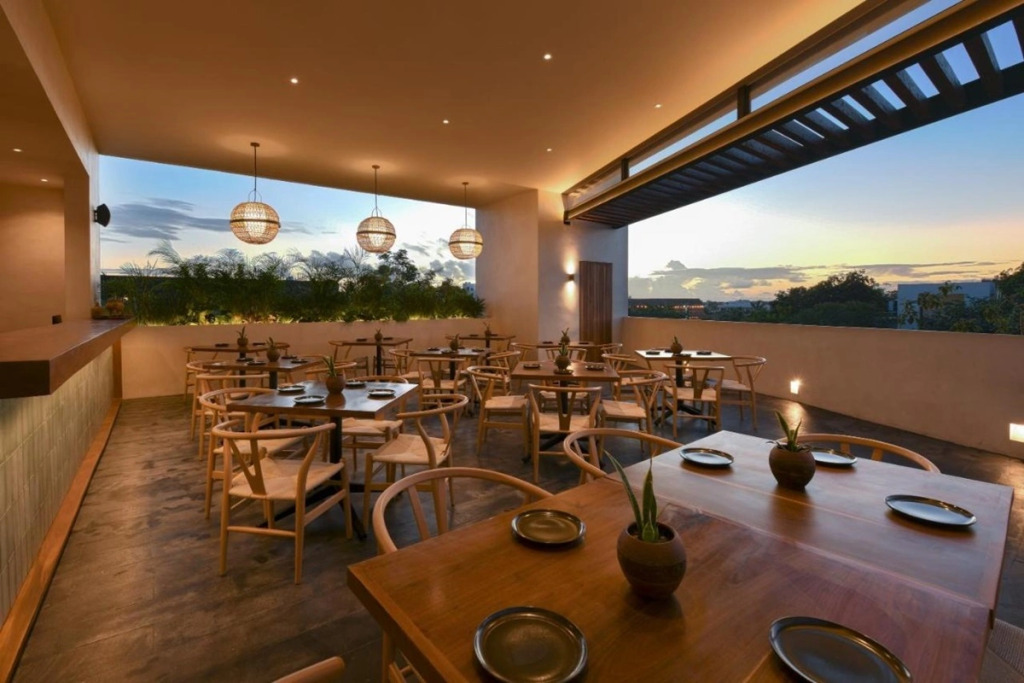 Casa Agape Boutique Hotel Rooftop Pool & Beach club access