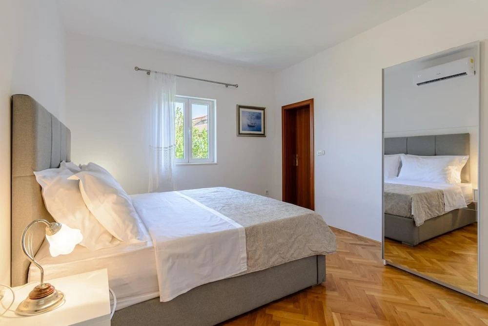 Apartment Marcela - Deluxe Two Bedroom Apartment With Terrace and Sea View