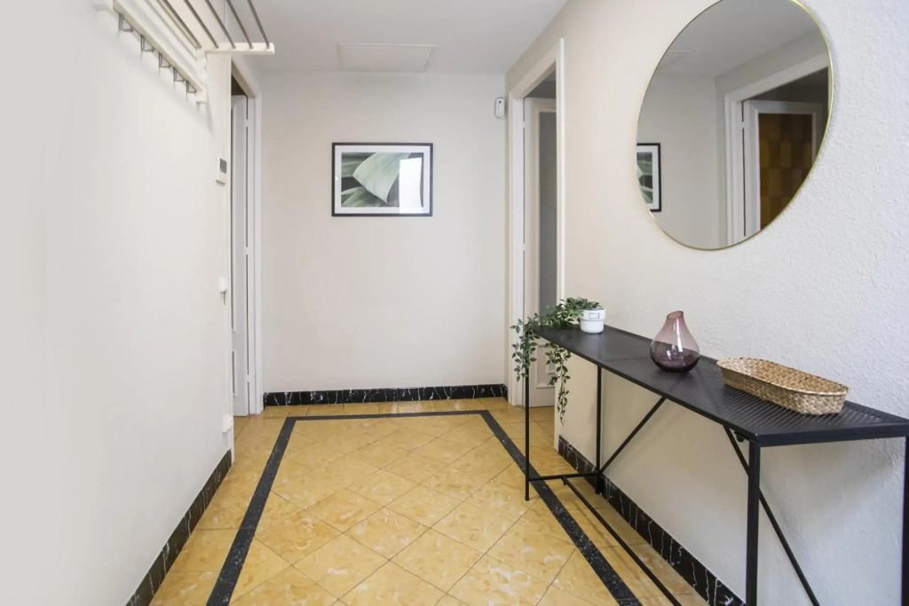 63PAR275- Sunny apartment in Paralel