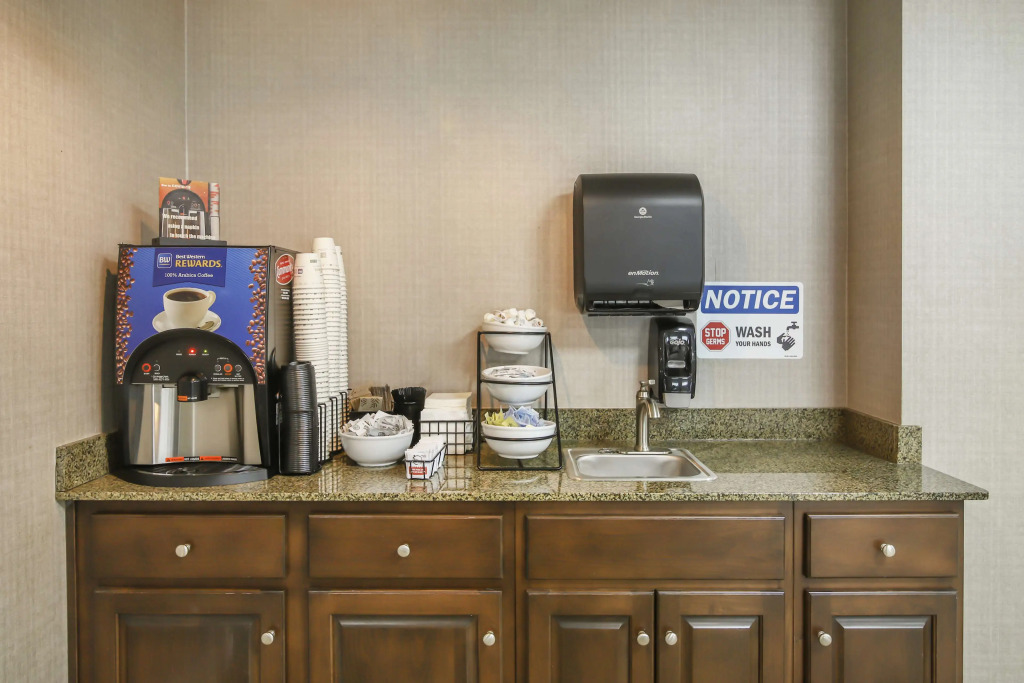 Best Western Plus Brunswick Inn & Suites