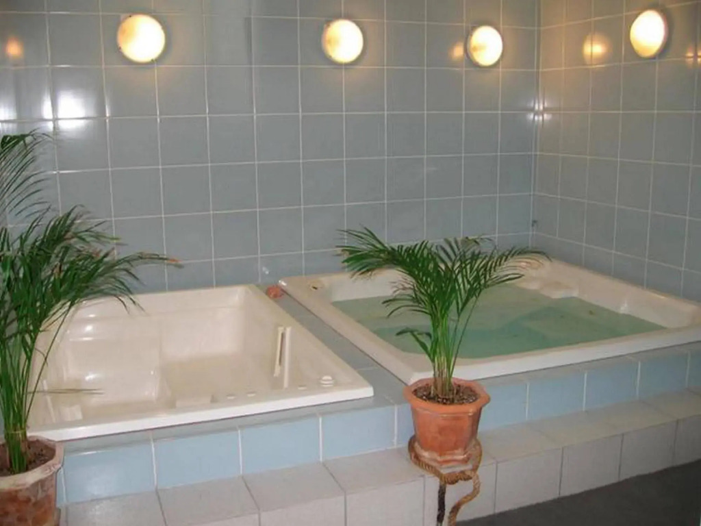 Elmi Beach Hotel & Suites