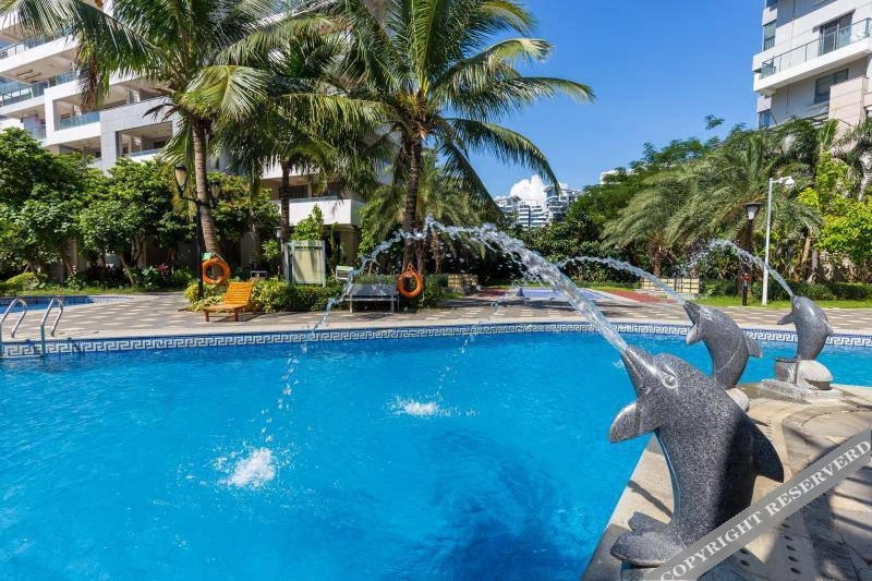 Golden Sunshine Seaview Holiday Apartment