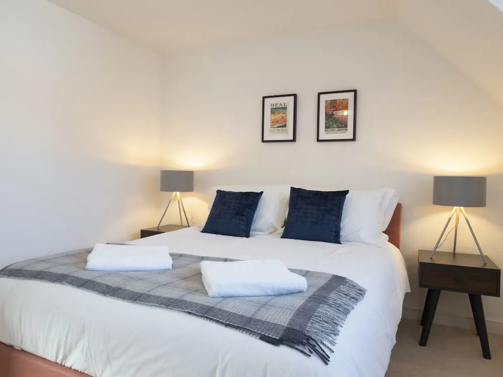Spacious Townhouse Near the City Centre