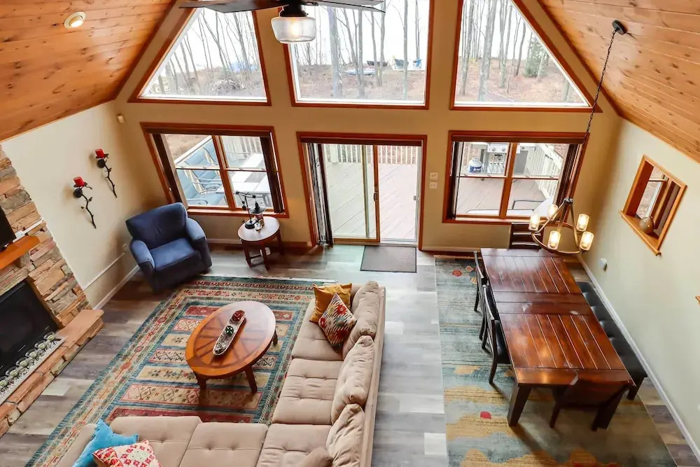 Lakefront Poconos Family Home w/ Pool Access