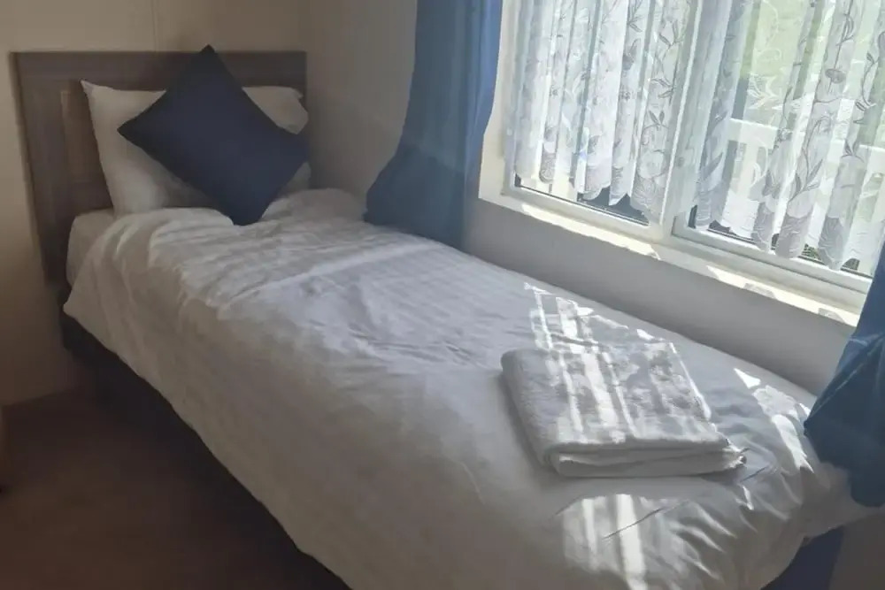 2 Bed Caravan - Sleeps 6 - Pets - Pool - Parking