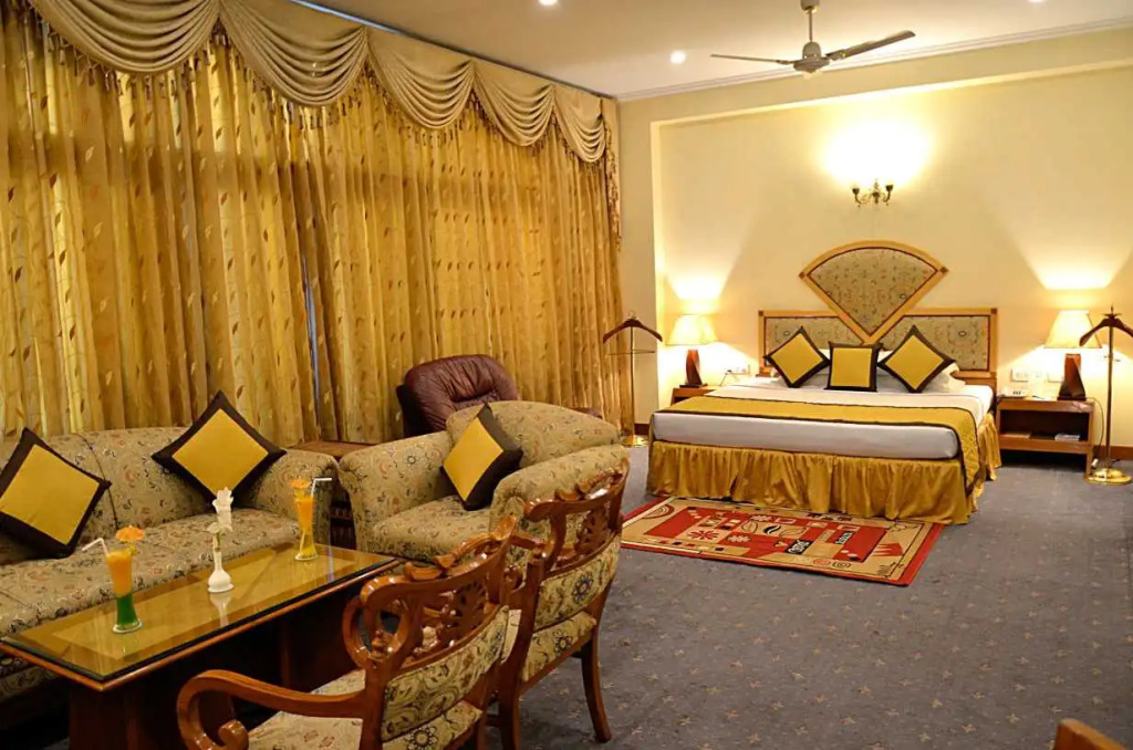 Hotel Meraden Grand
