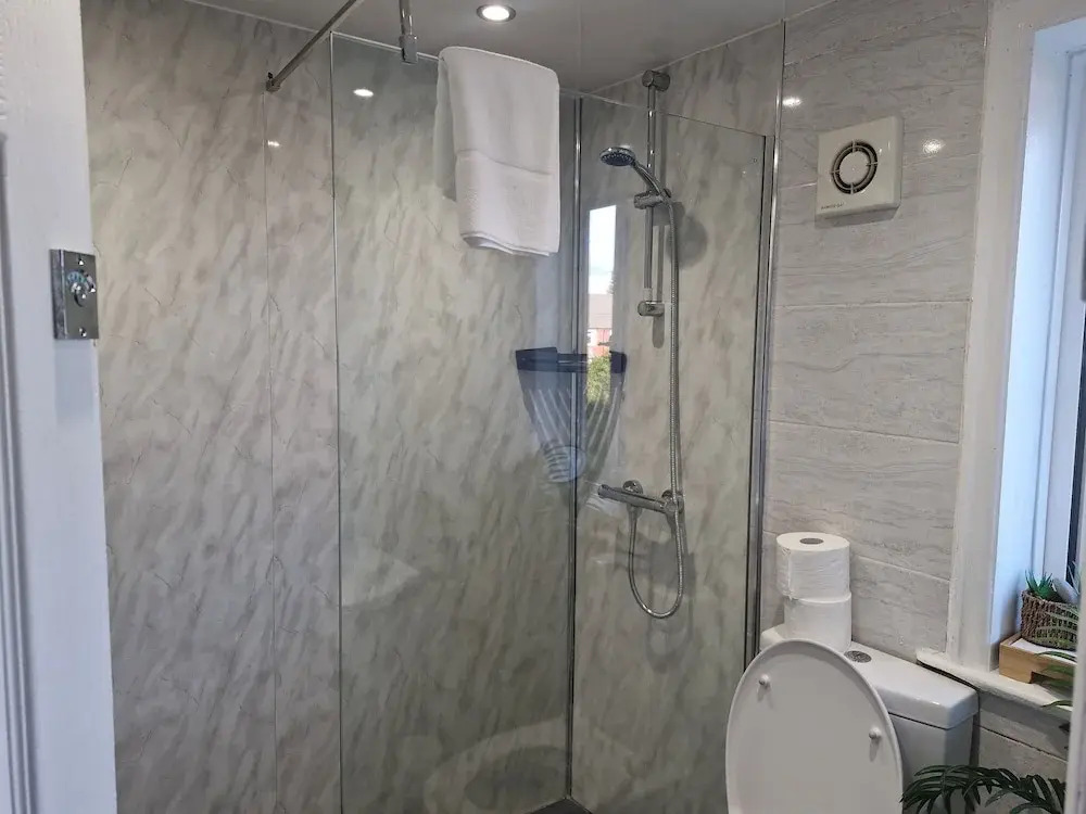 Beautiful Wythenshawe Home Near Airport With Garden & Parking Sleeps 5