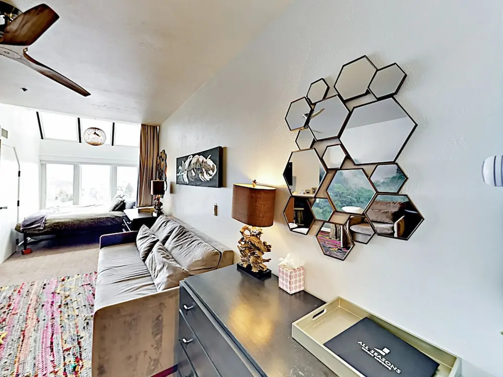 Ski In Ski Out Modern Studio with Stunning Location