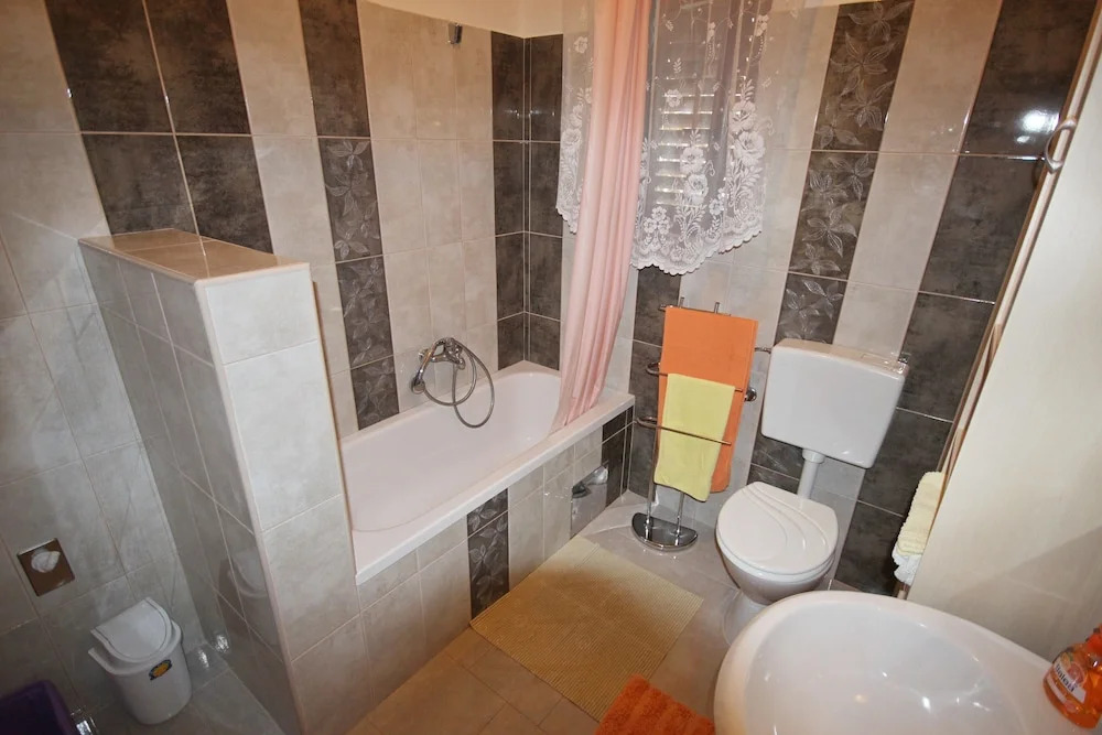 Cosy Apartment 5min to Beach Mirela Borik