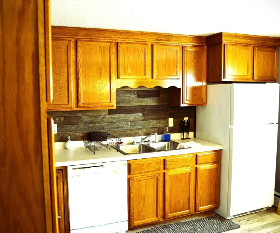 Gather Here 9br, 5BA Group