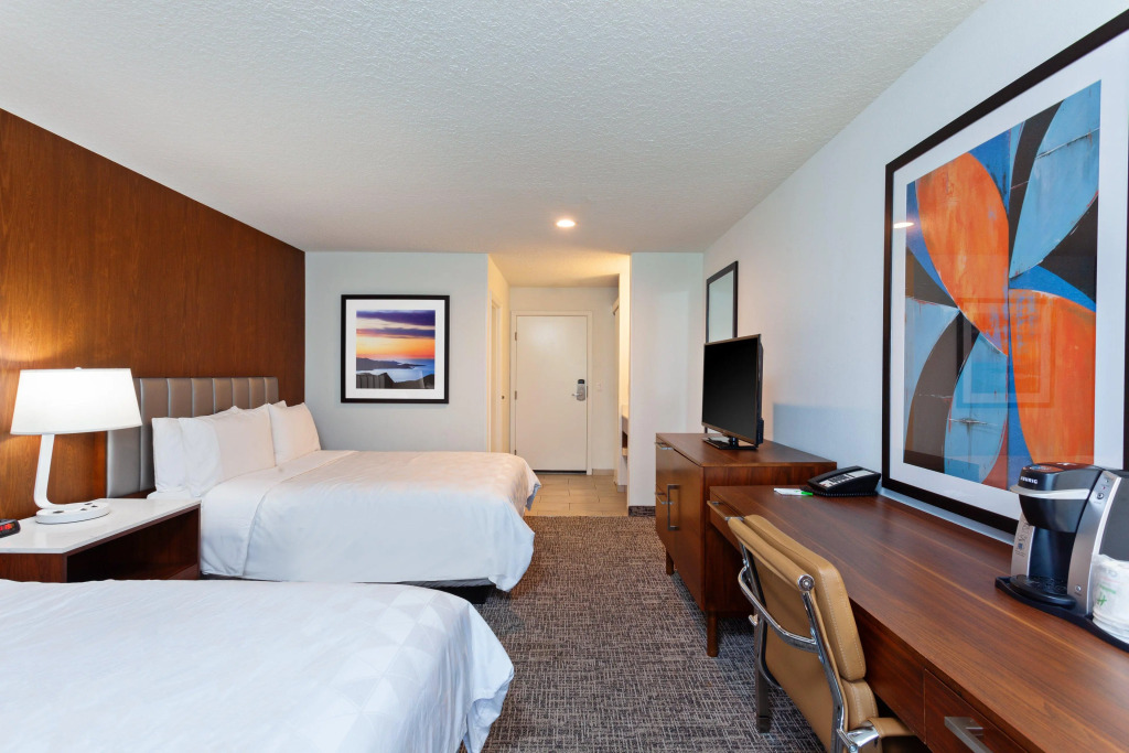 Holiday Inn & Suites San Mateo - SFO by IHG