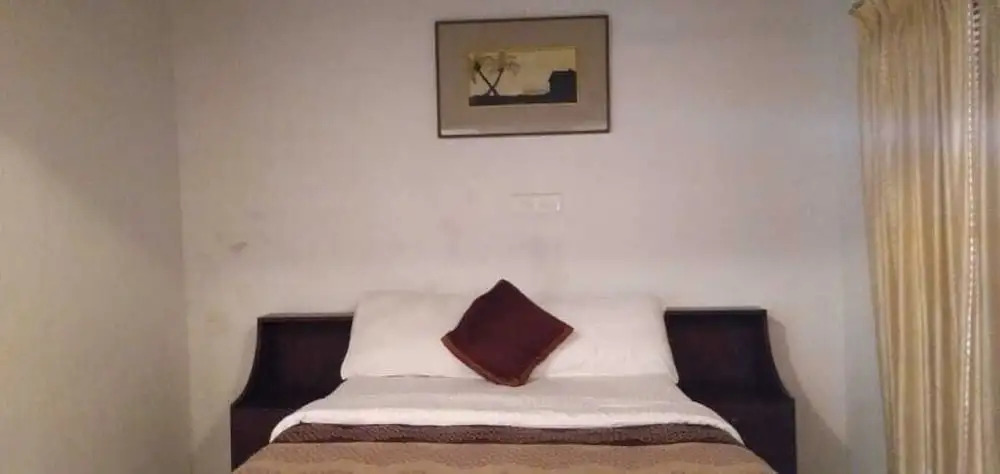 Saro Lake County Hotel