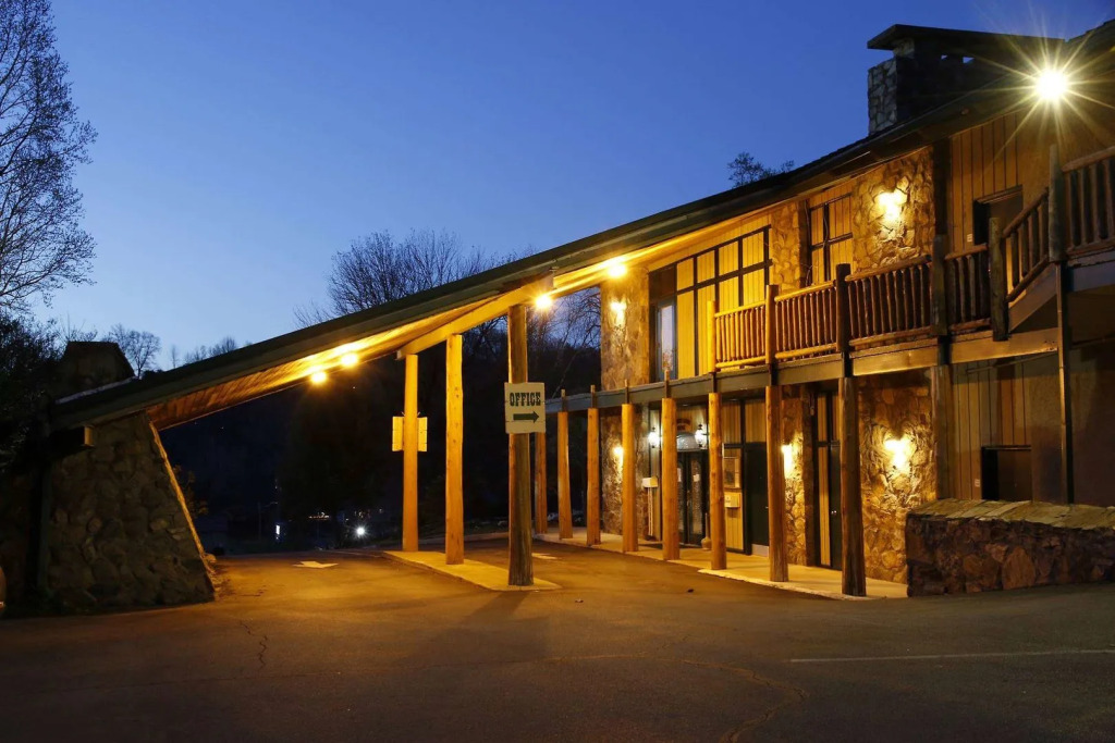 Tremont Lodge & Resort
