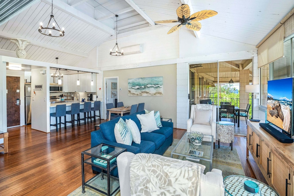 Haleakala Shores A-411 - Modern 2br/2ba, 2 King Beds, Sleeps 4, Split AC, Wi-fi