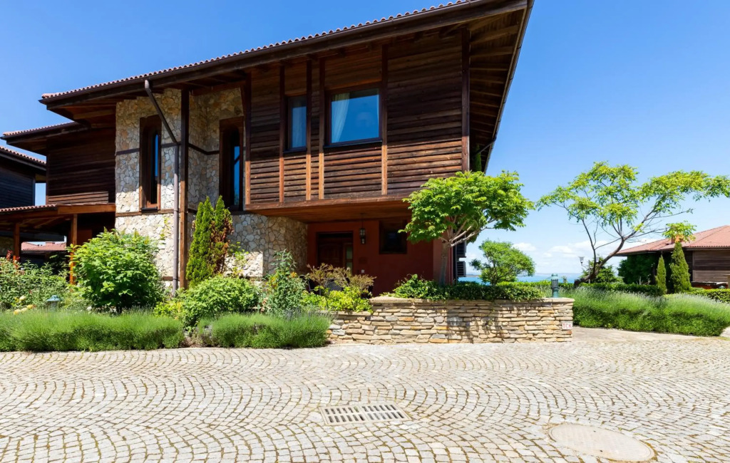 Luxury 3-bedroom villa in Sozopolis with sea view