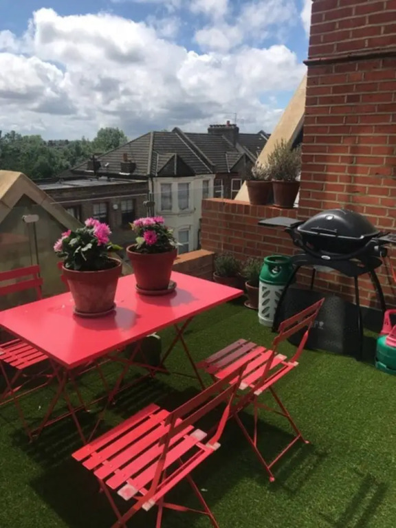 Unique 2 Bedroom Penthouse Apartment in Kensal Rise