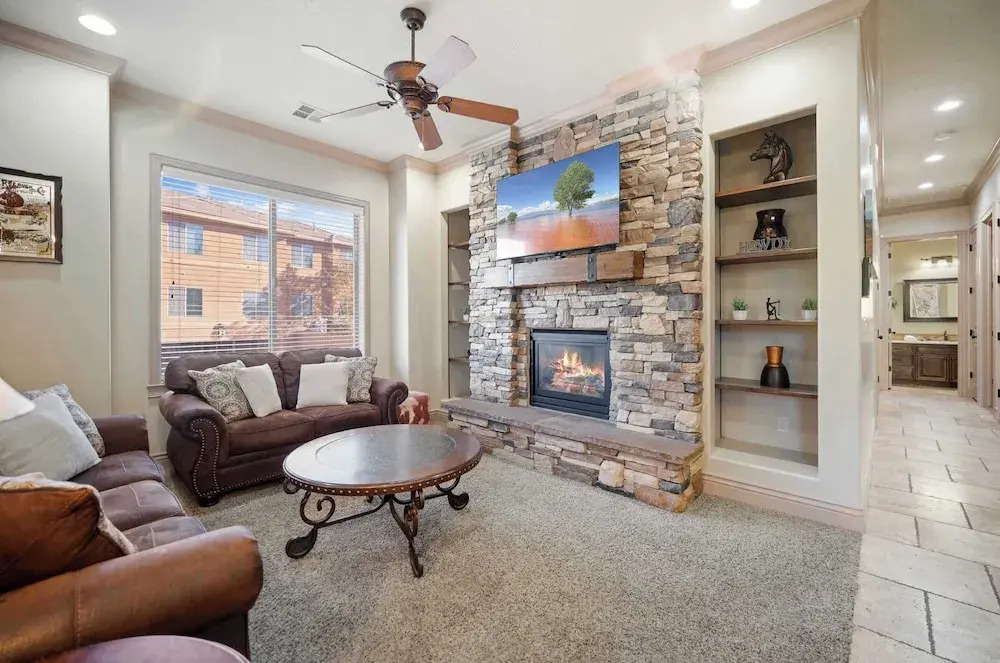Western Front - Rustic Charm & Comfort