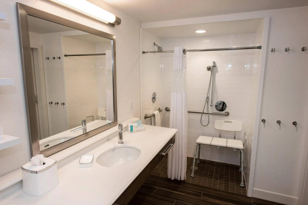 Holiday Inn Express-Western Avenue University